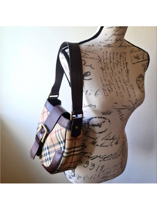 Handbags - Gorgeous Burberry bag